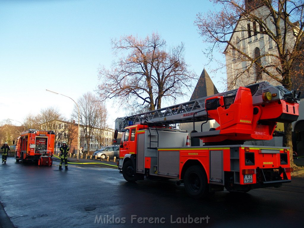 Brand in Kirche Koeln Muelheim Tiefenthalstr   P36.JPG